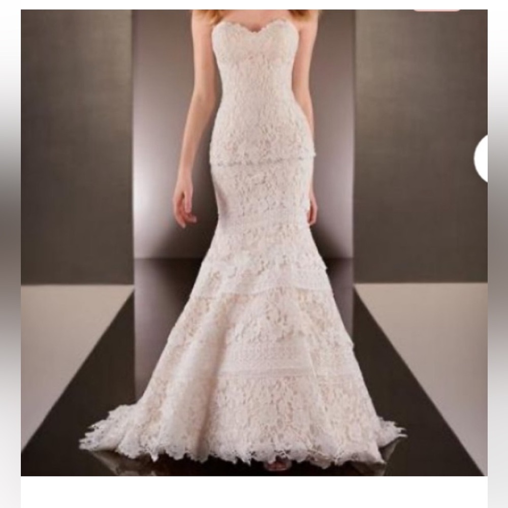 Martina liana Venice strapless lace tiered wedding dress
Size 2